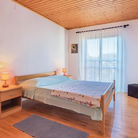 Apartment Pet Friendly Apartment In Fazana With Wifi *