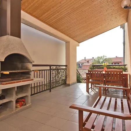 Pet Friendly Apartment In Fazana With Wifi